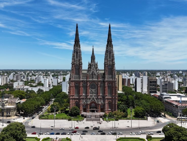 Afla cum sa te pregatesti pentru un circuit in Argentina: documente necesare, bagaj optim, bani, transport, siguranta, gastronomie si alte sfaturi. 