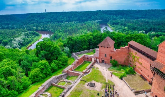 5 motive pentru care un circuit în Estonia, Letonia și Lituania este ideal vara