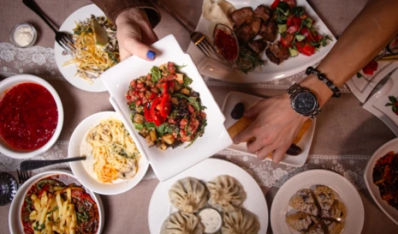 Mâncăruri tradiționale din Uzbekistan pe care merită să le încerci