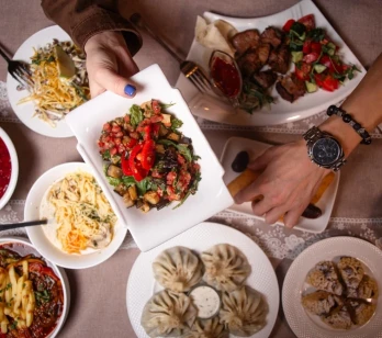 Mâncăruri tradiționale din Uzbekistan pe care merită să le încerci