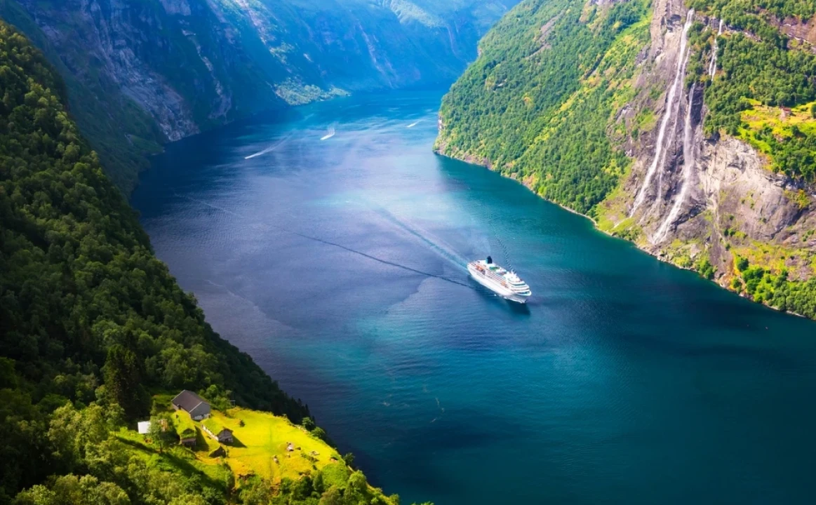 Croazieră în Fiordurile Norvegiei: 3 experiențe pe care le poți trăi doar pe mare