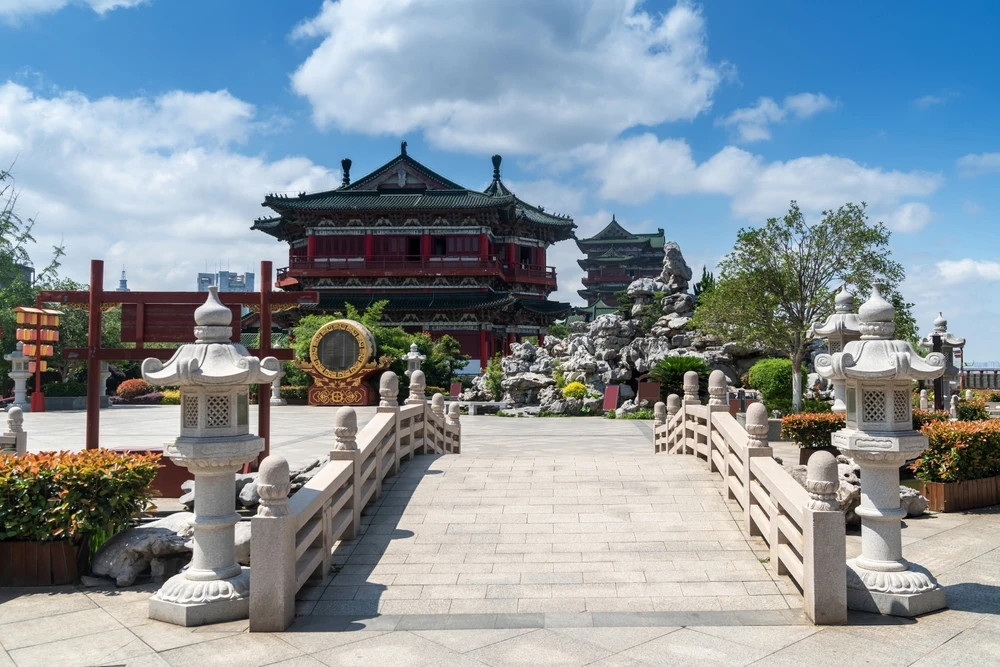 Circuit China + Hong Kong: cum combini tradiționalul cu ultramodernul într-o singură vacanță
