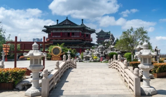 Circuit China + Hong Kong: cum combini tradiționalul cu ultramodernul într-o singură vacanță