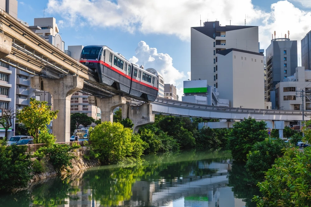 tren modern in Japonia