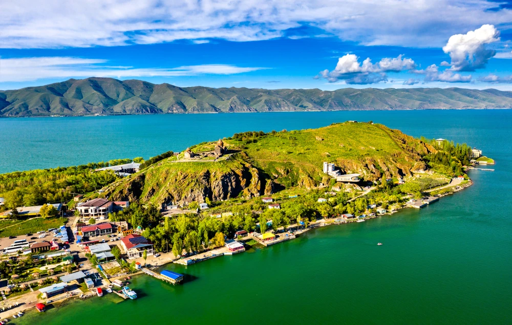 Lacul Sevan, cel mai mare lac din Armenia
