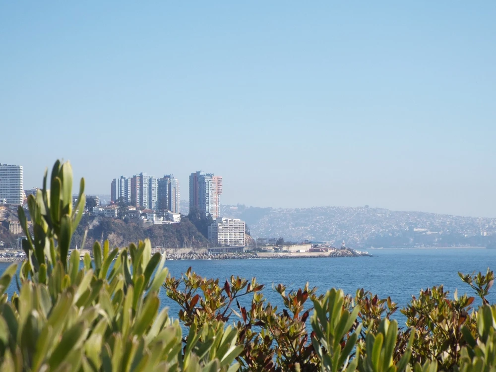Imagini cu orasele Santiago si Valparaiso, dezvaluind o alta fata a Americii de Sud
