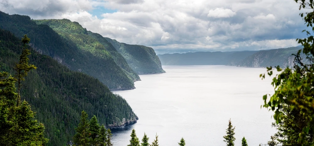 Vedere panoramica a fiordului Saguenay