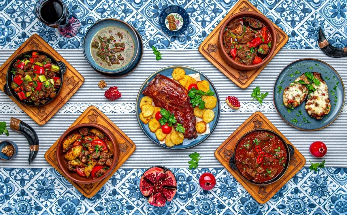 Tur gastronomic în Georgia: 10 preparate tradiționale pe care trebuie să le încerci