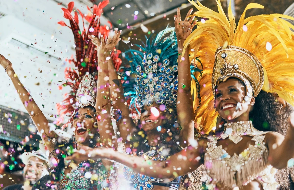 Carnaval Mexic vs. Carnaval Brazilia: diferențe, atmosferă și experiențe