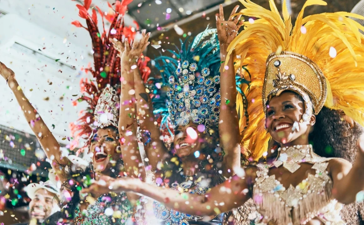Carnaval Mexic vs. Carnaval Brazilia: diferențe, atmosferă și experiențe