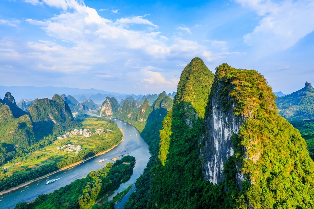 Peisajele carstice impresionante din Guilin