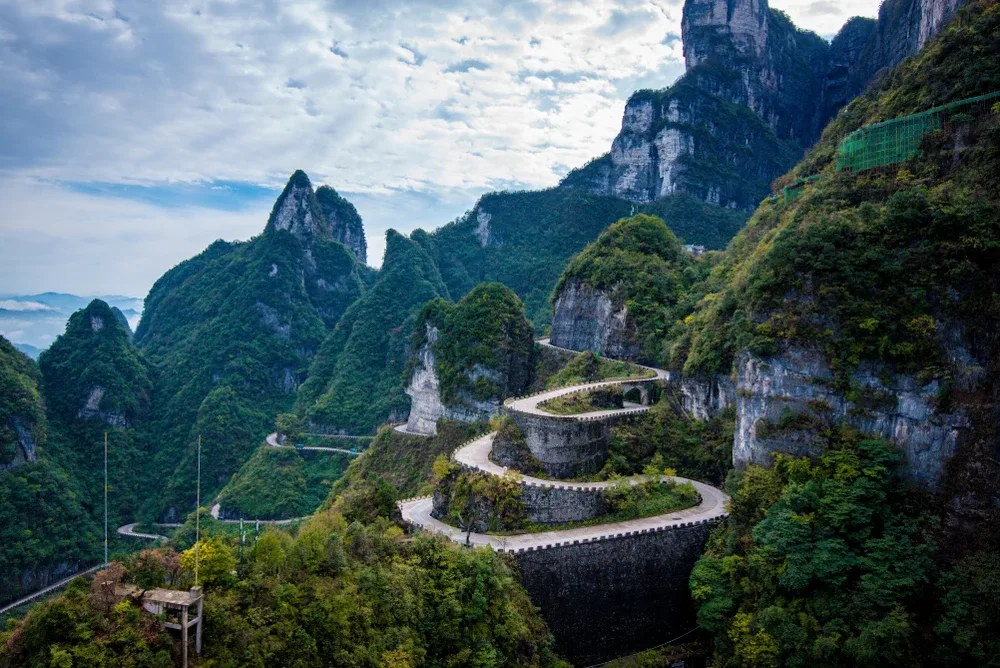 imagine cu muntele Tianmen din China
