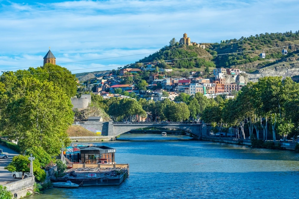 Georgia pentru prima dată: atracții turistice de neratat într-un circuit complet 