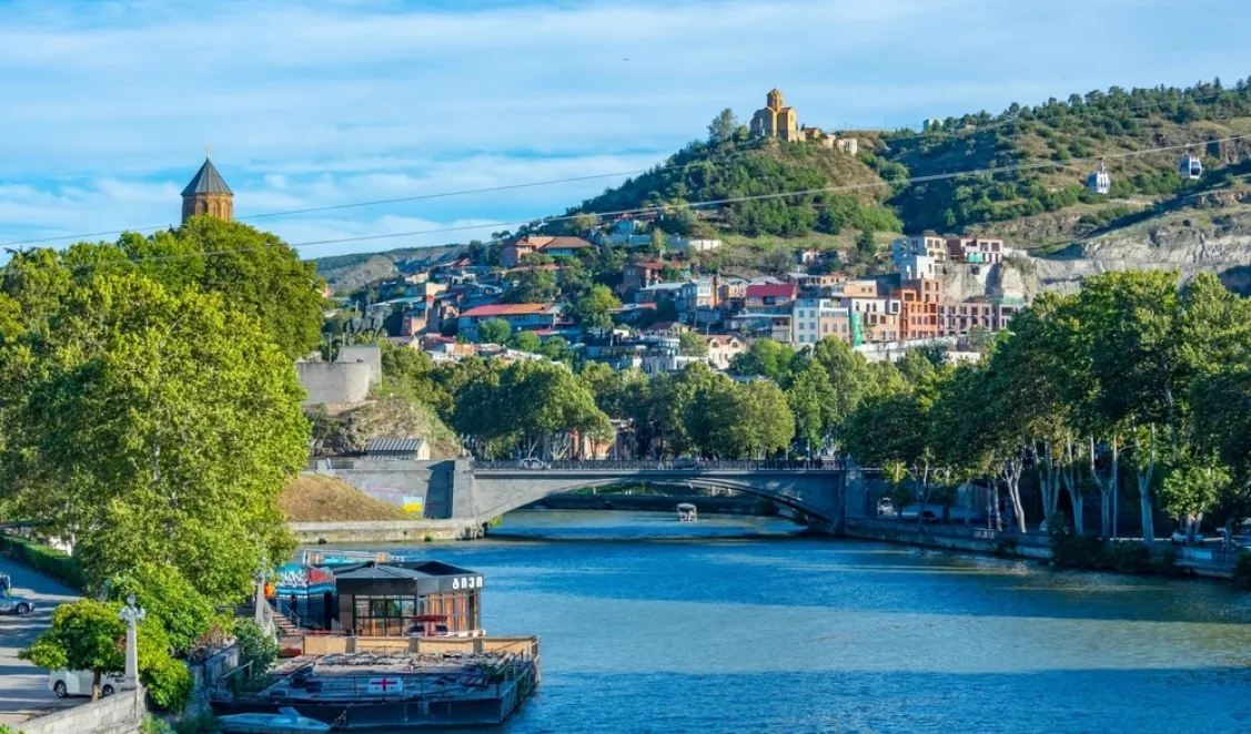 Georgia pentru prima dată: atracții turistice de neratat într-un circuit complet 