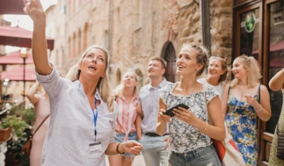 Ce trebuie să știi atunci când vrei să călătorești într-un circuit turistic cu însoțitor?