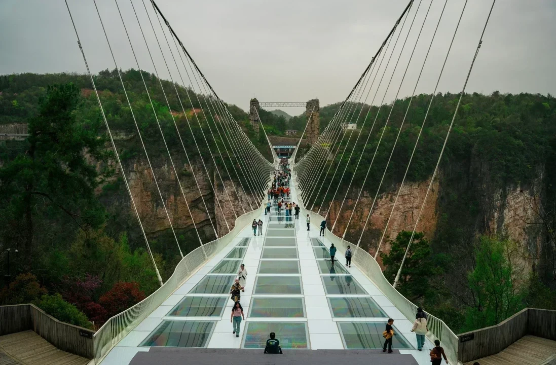 CHINA: Zhangjiajie, Macao și Hong Kong